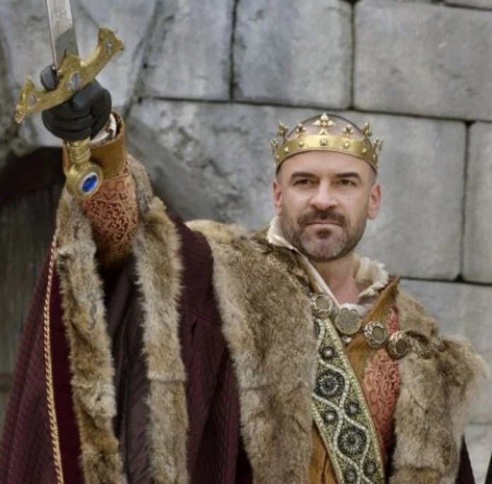 Alan van Sprang ist in "Reign" als König Henry zu sehen