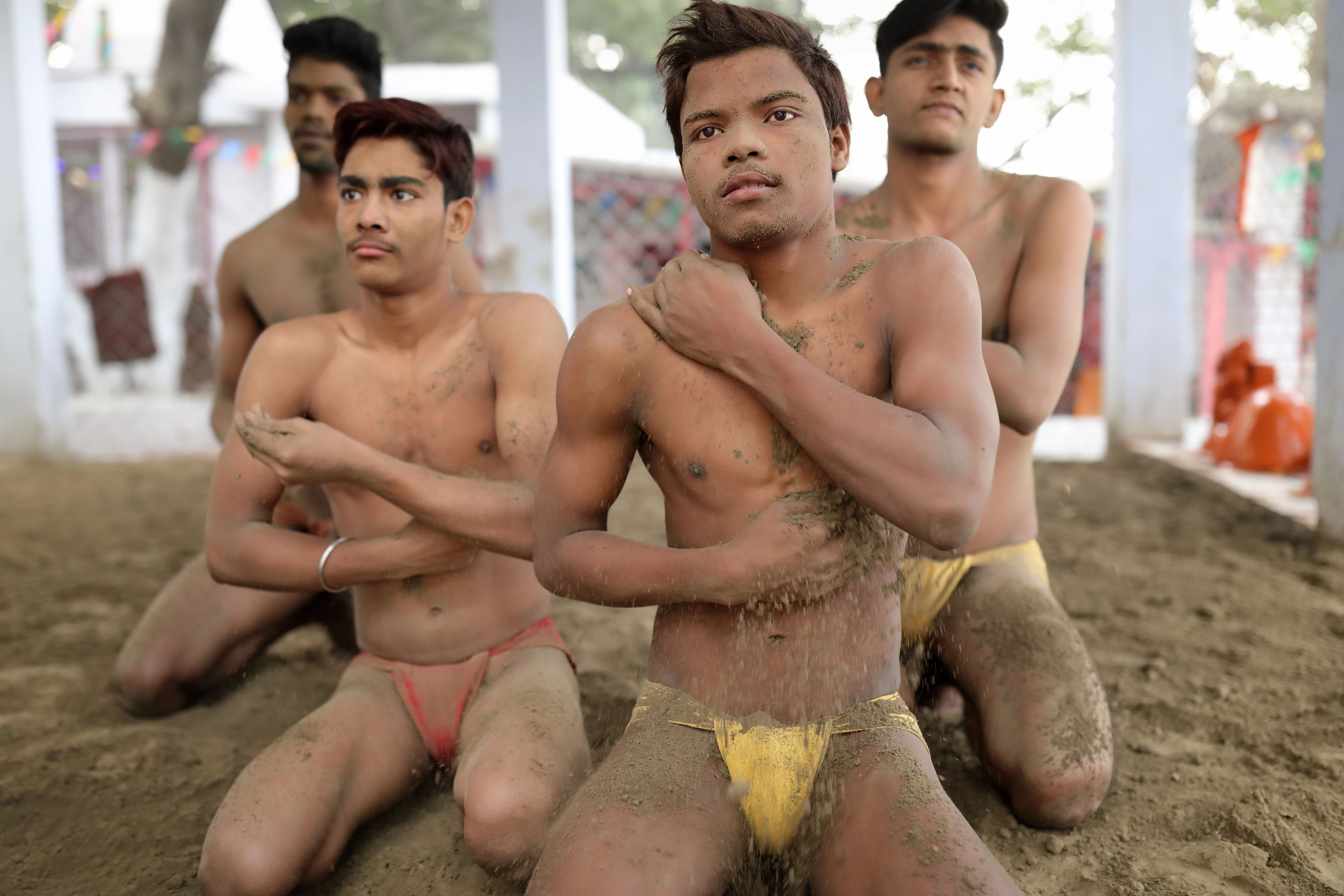 Bild zum Thema Kushti: Indisches Wrestling im Schlamm