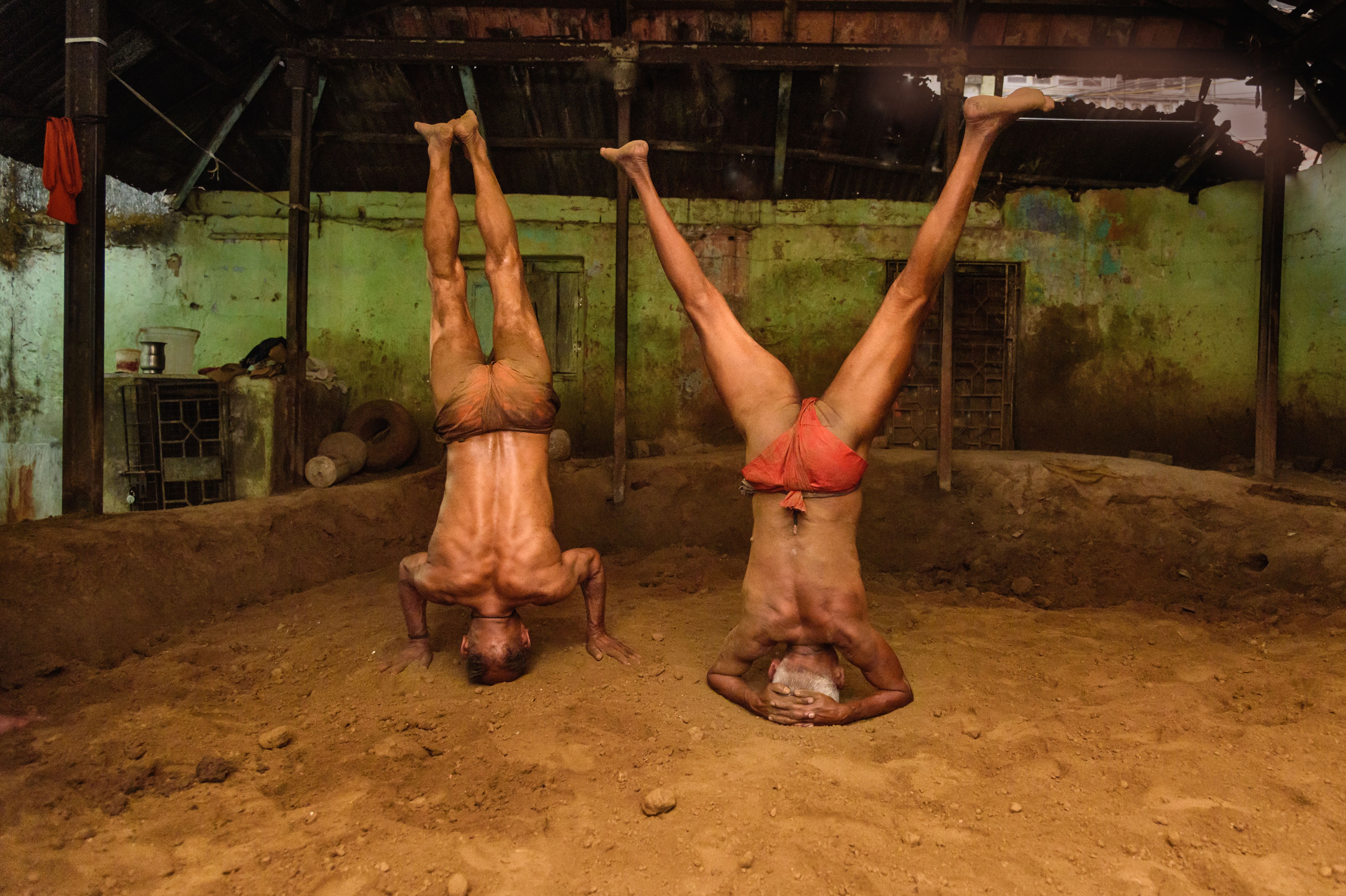 Bild zum Thema Kushti: Indisches Wrestling im Schlamm